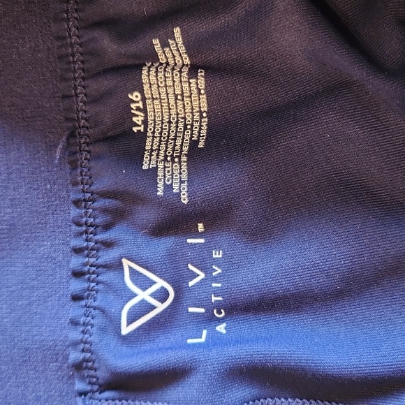 Livi Active by Lane Bryant Capri with Mesh Panels - Picture 5 of 6